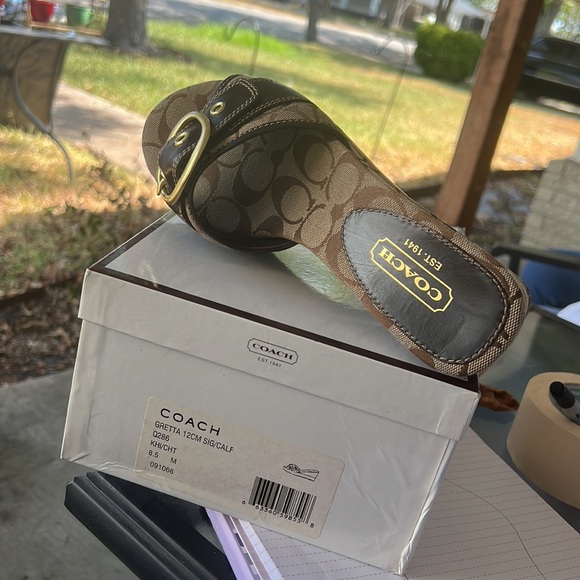 COACH Shoes Q286 Gretta Slip on wedge Gold buckle size 8.5 - Picture 6 of 6